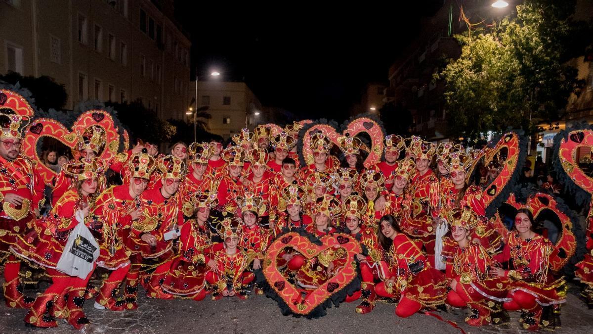 La cabalgata fallera llena de color el Port de Sagunt