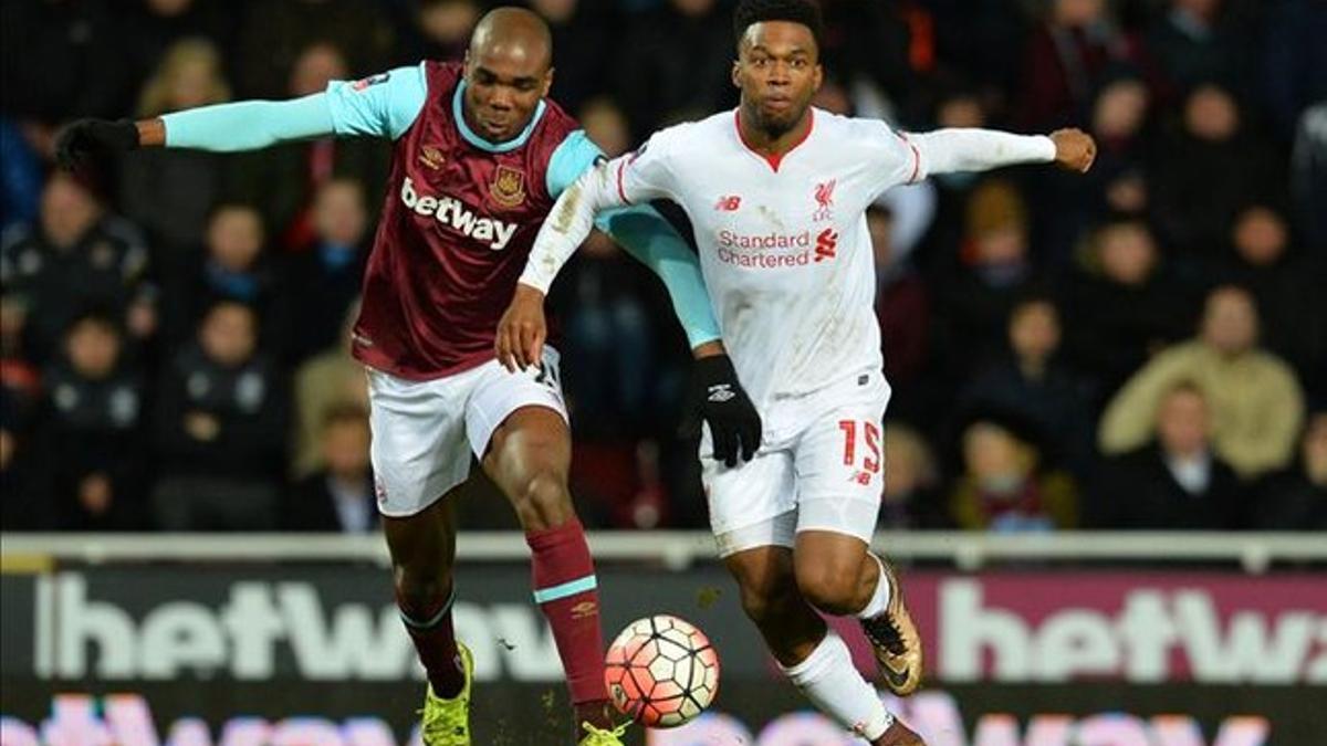 Ogbonna, aquí luchando con Sturridge, fue el protagonista de la prórroga