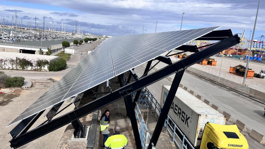 Valenciaport estudia una cuarta instalación fotovoltaica en el puerto de València