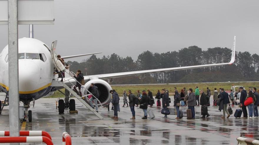 Pasajeros, embarcando en un vuelo a Barcelona.