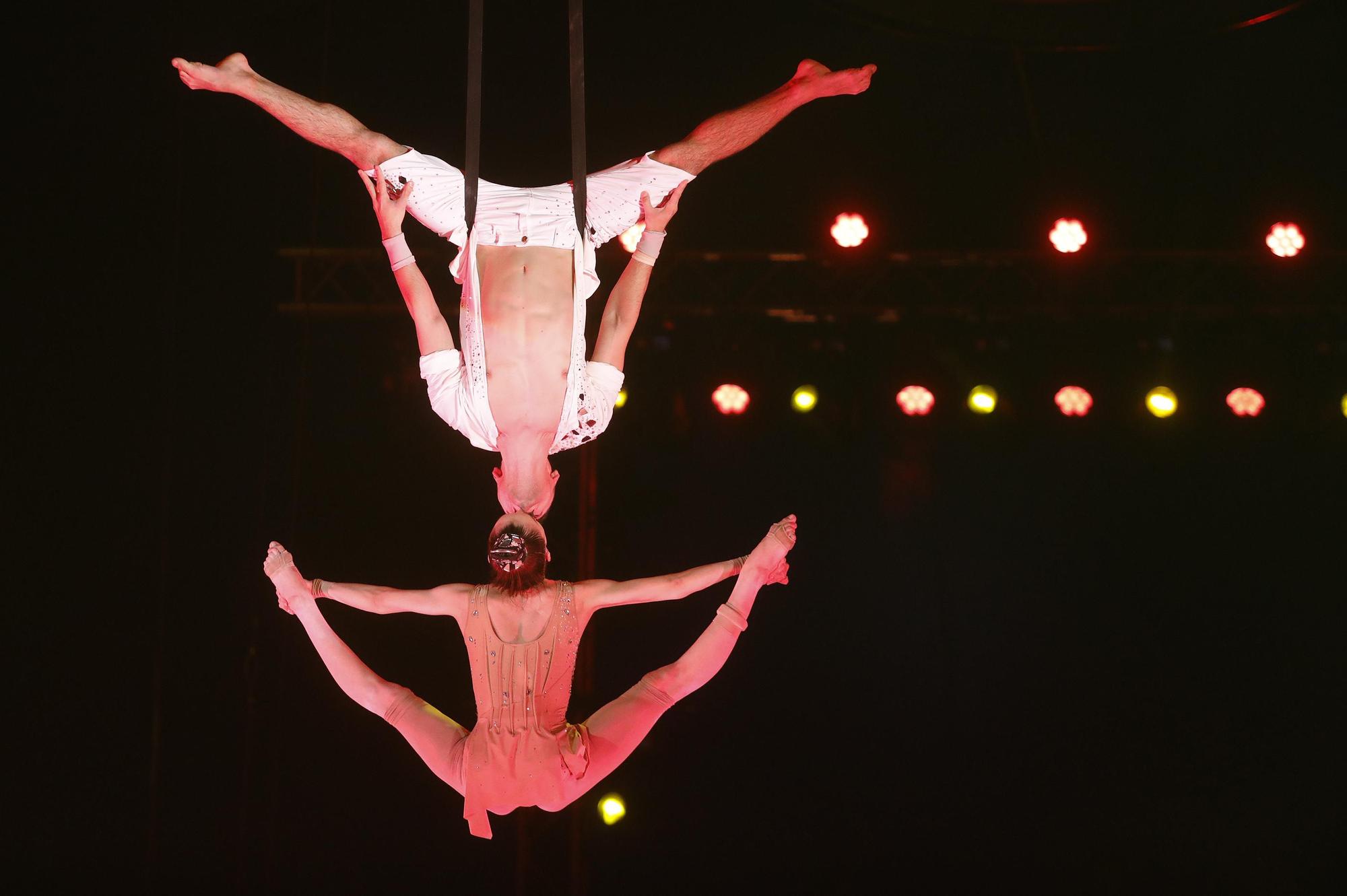 El Festival Internacional del Circ de Girona acull el record Guinness de 30 canvis de vestit en 39 segons