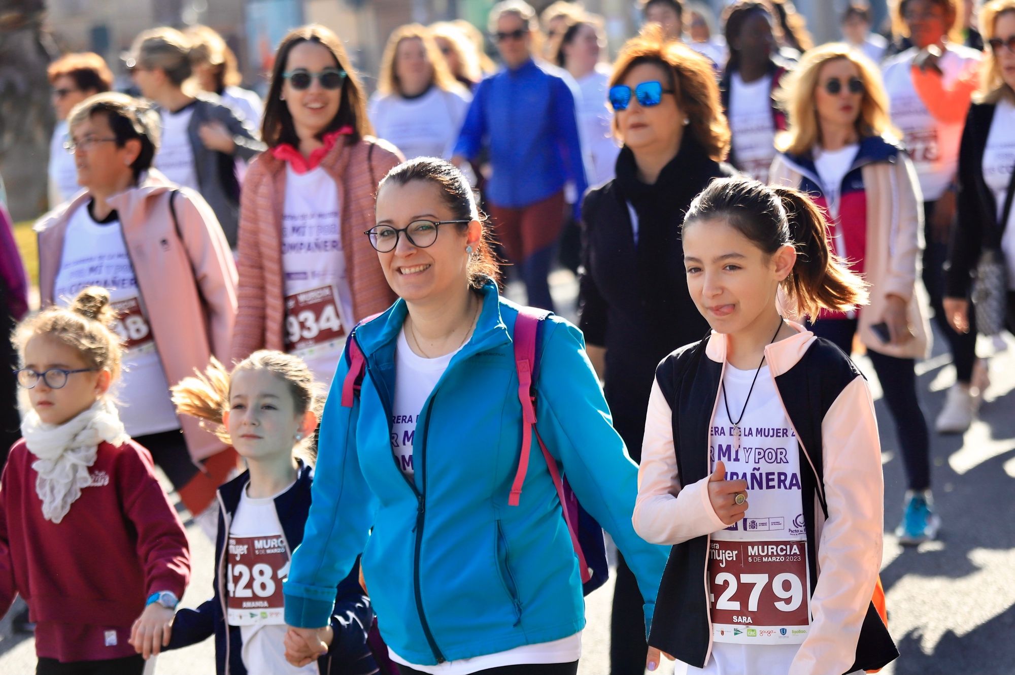 La salida y el recorrido de la Carrera de la Mujer 'inmortalizados' en imágenes