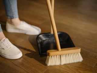 El mejor truco para limpiar el suelo de casa de forma rápida
