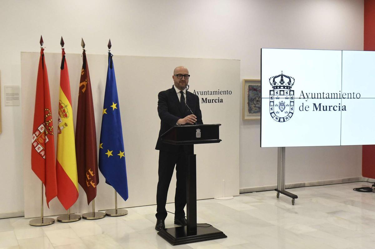 Las imágenes de la despedida a José Ballesta en la capilla ardiente instalada en el Salón de Plenos del Ayuntamiento de Murcia