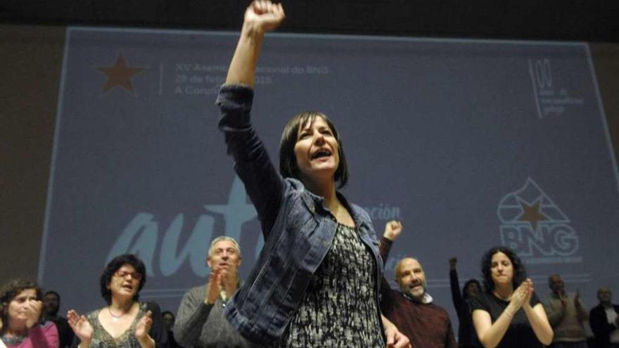 Ana Pontón saluda a los militantes tras resultar elegida portavoz nacional del BNG. // Víctor Echave