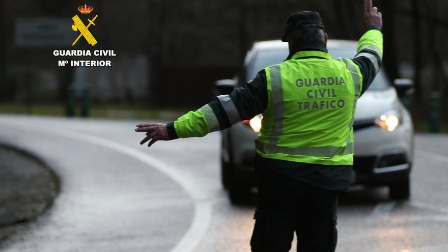 Detenido un carballés que conducía de forma temeraria, sin carné y bajo los efectos del alcohol y otras drogas