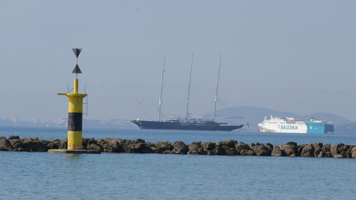 Las fotos del espectacular velero Koru de Jeff Bezos fondeado en Palma