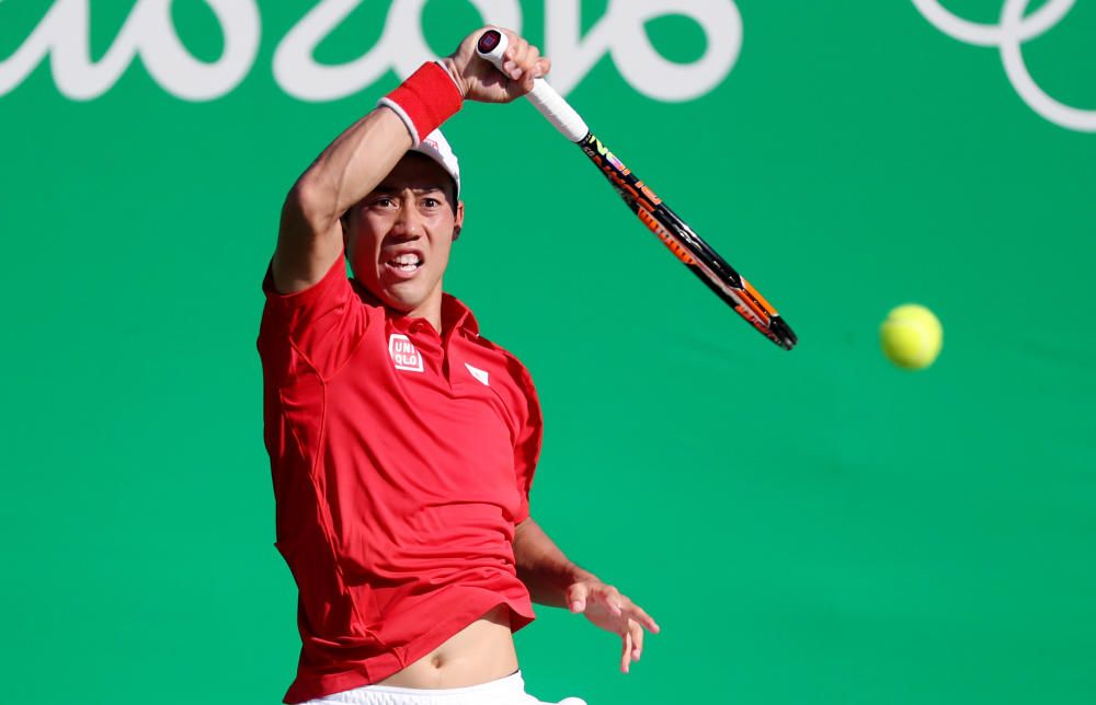 El tenista japonés Kei Nishikori ante el español Rafael Nadal.