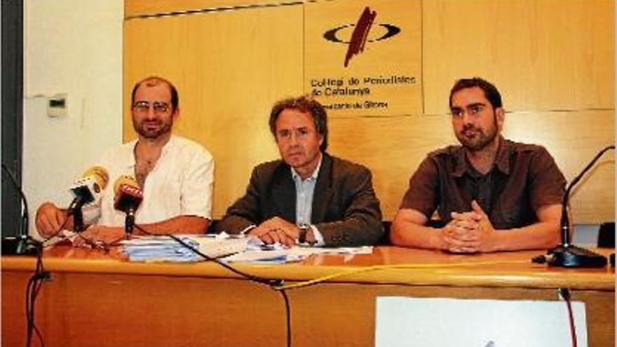 El portaveu de l&#039;ANG, Sergi Nuss, l&#039;advocat Eduard de Ribot i el regidor de Vidreres, Eduard Adrobau.