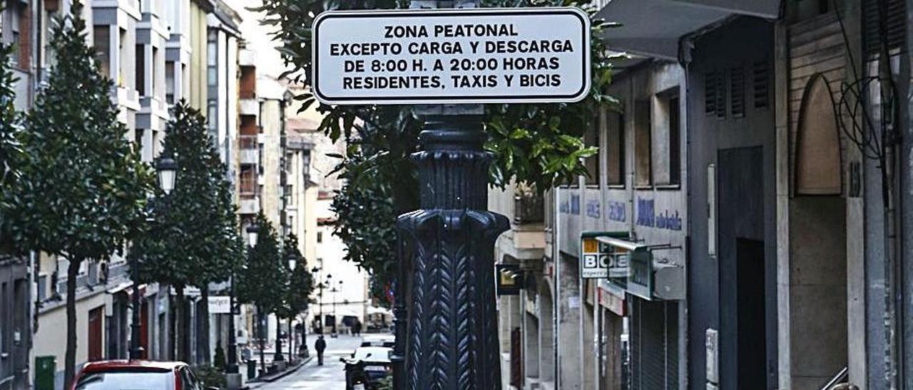 La señal de zona peatonal instalada en la calle Quintana. | Julán Rus