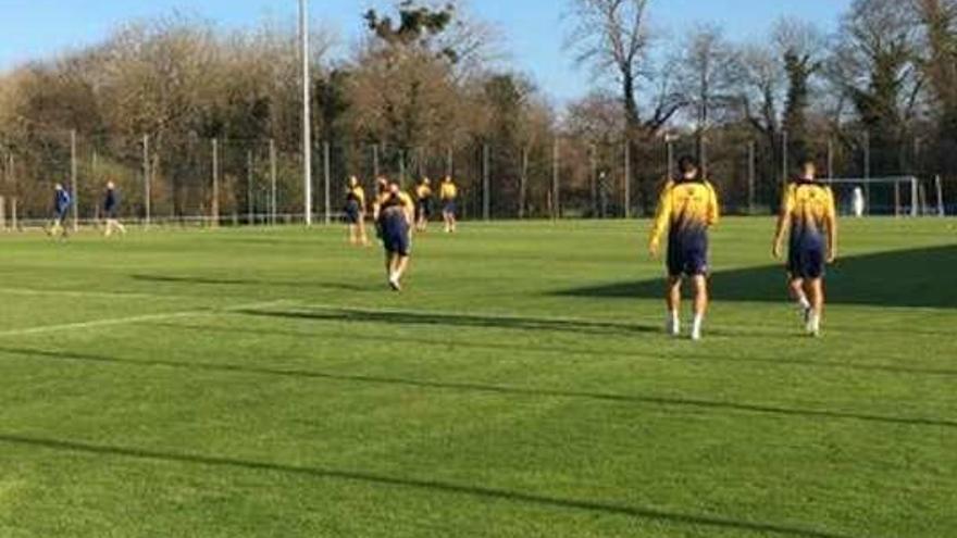 Los jugadores del Alcorcón, ayer en El Requexón.