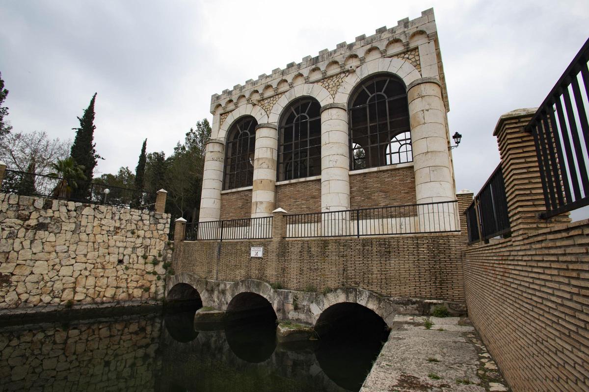 Azud y Casa de las Compuertas de la Acequia Real del Jucar en Antella.