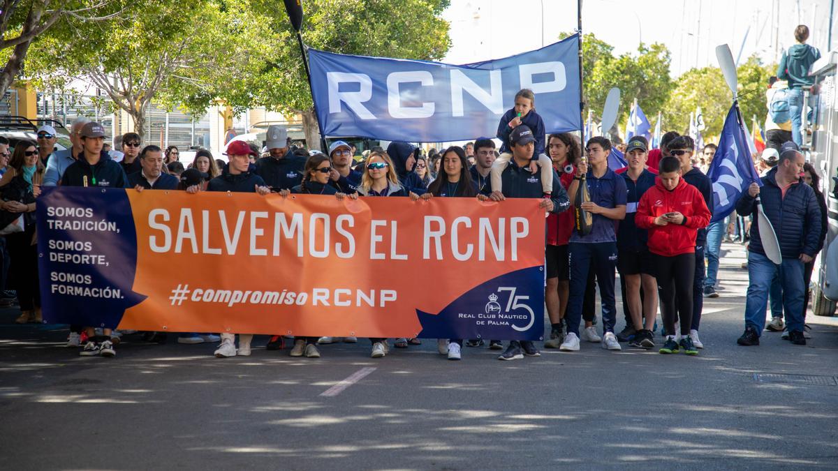 FOTOS: Manifestación para salvar al Real Club Náutico de Palma