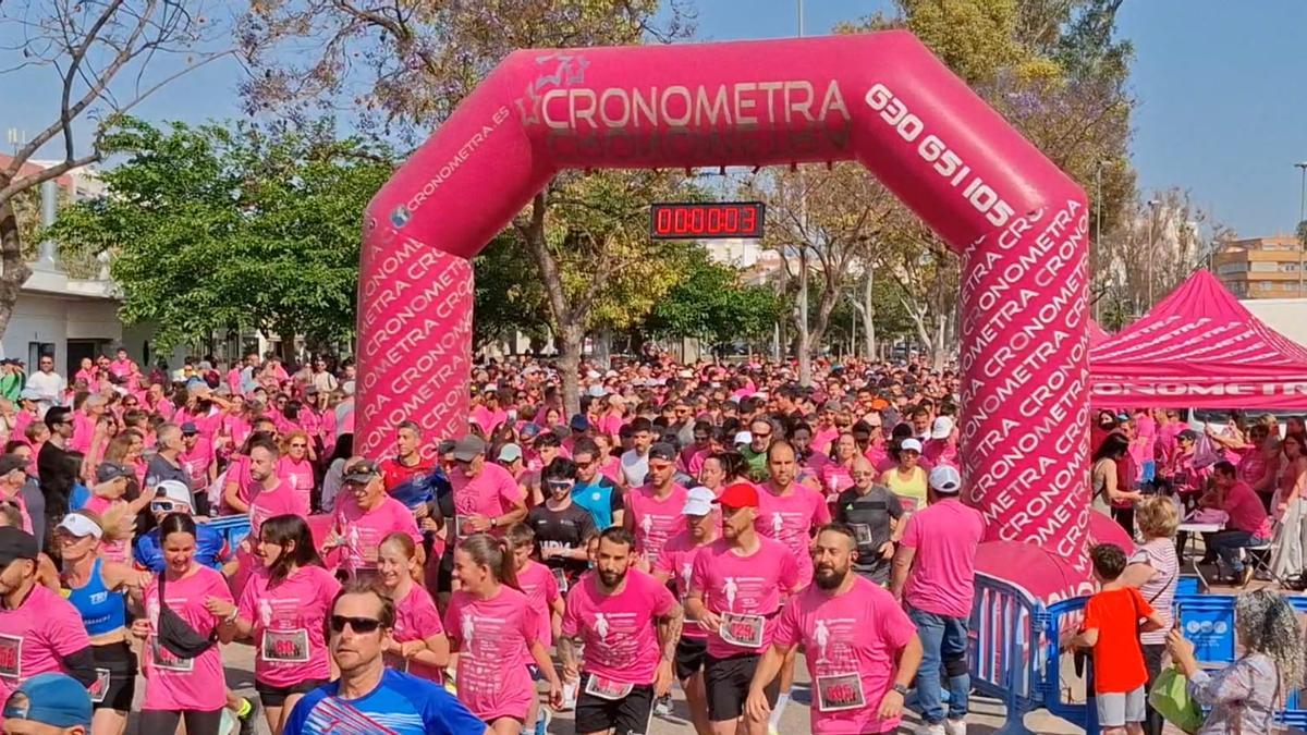 Los momentos más destacados de la Carrera contra el Cáncer de Mama en Sagunt