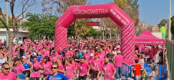 Los momentos más destacados de la Carrera contra el Cáncer de Mama en Sagunt
