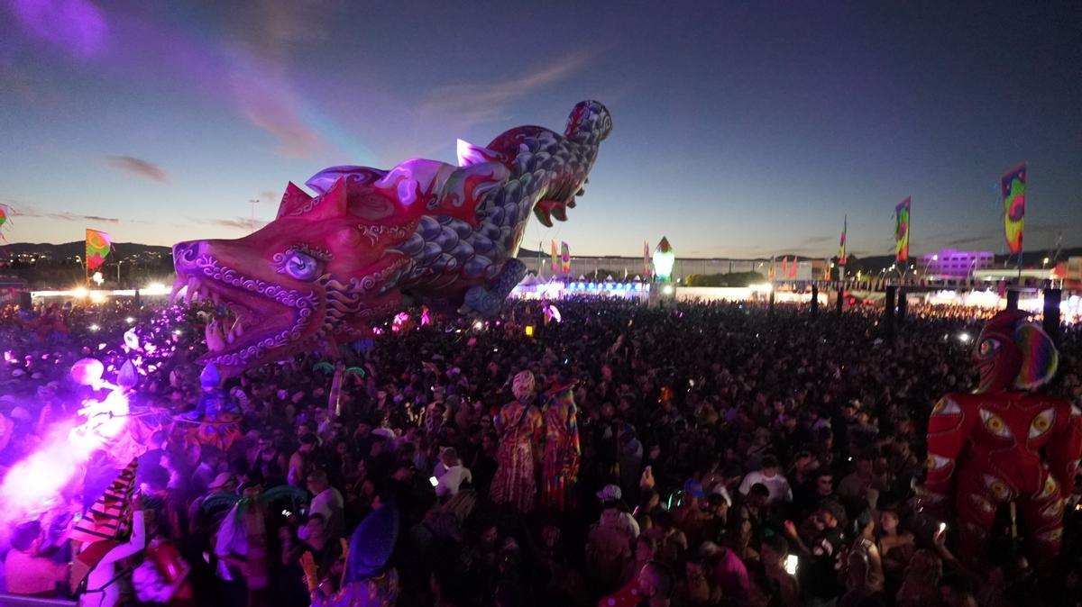 FOTOS | Elrow Mallorca XXL Winamax congrega a miles de personas en Son Fusteret