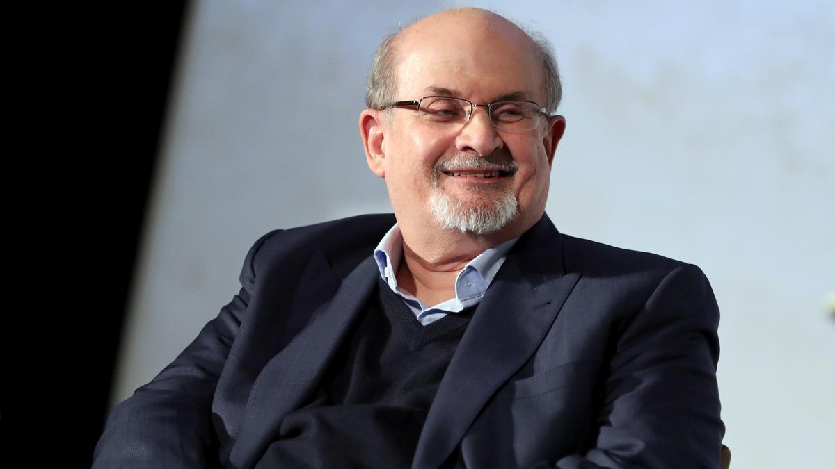 El escritor Salman Rushdie.