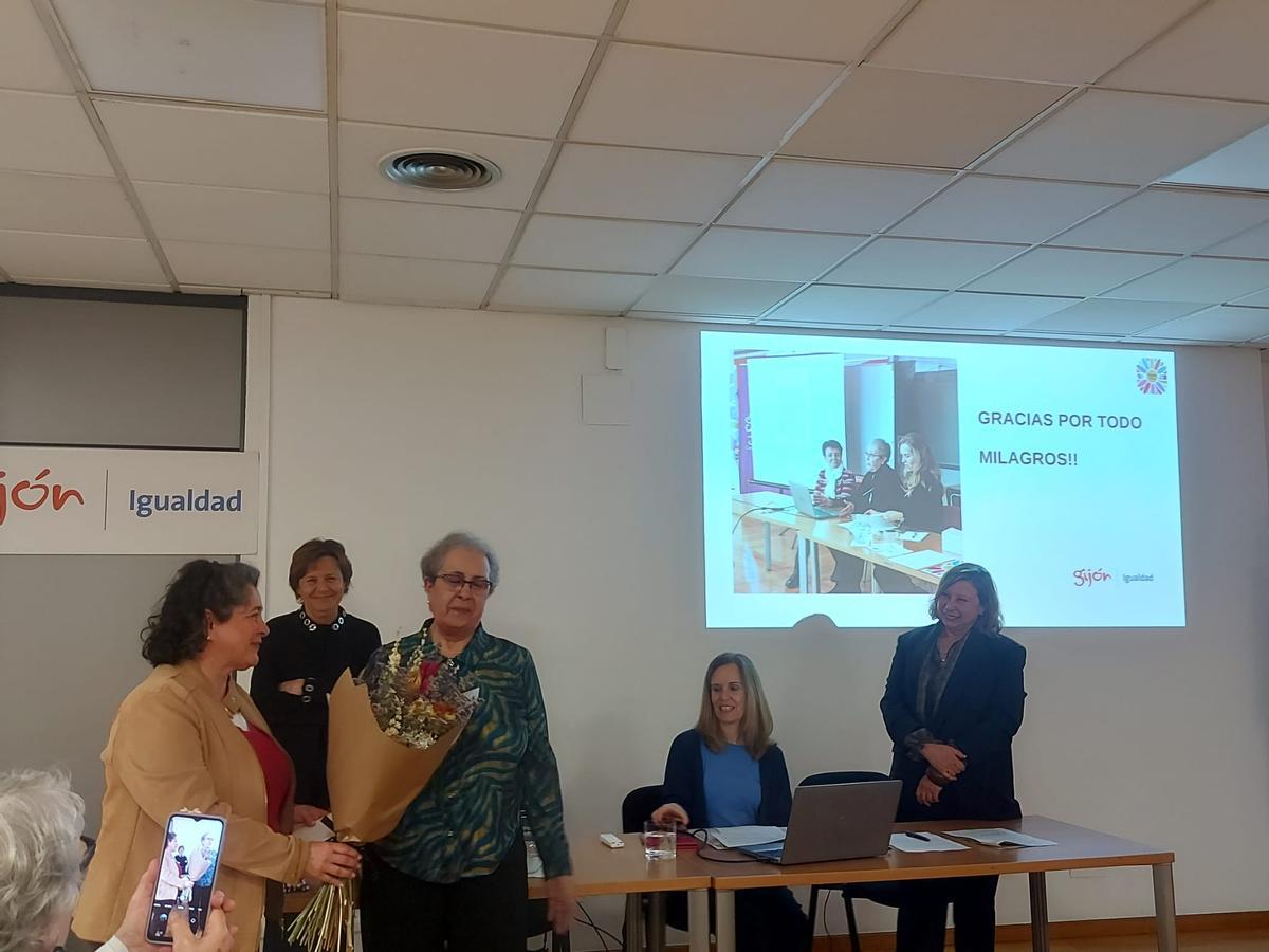 Un momento del homenaje a Milagros López.