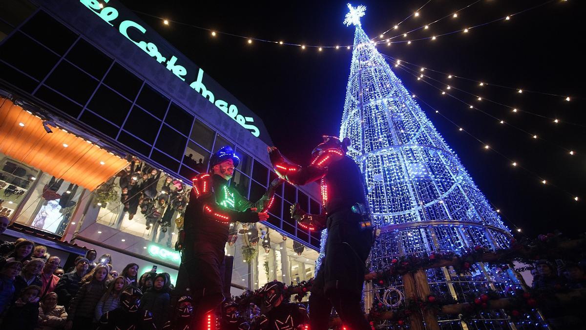 Les imatges de l'obertura de les llums de Nadal al Corte Inglés de Girona