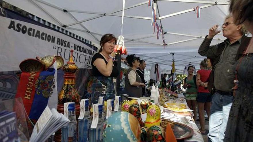 Imagen del Festival Intercultural de países del Este en Alicante, en la Explanada.