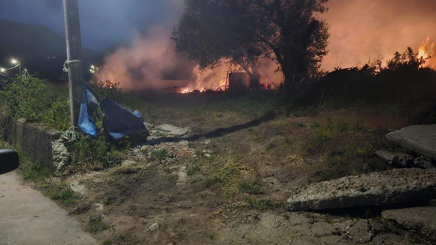 La noche de San Juan en Moaña se salda con un conato de incendio y un herido