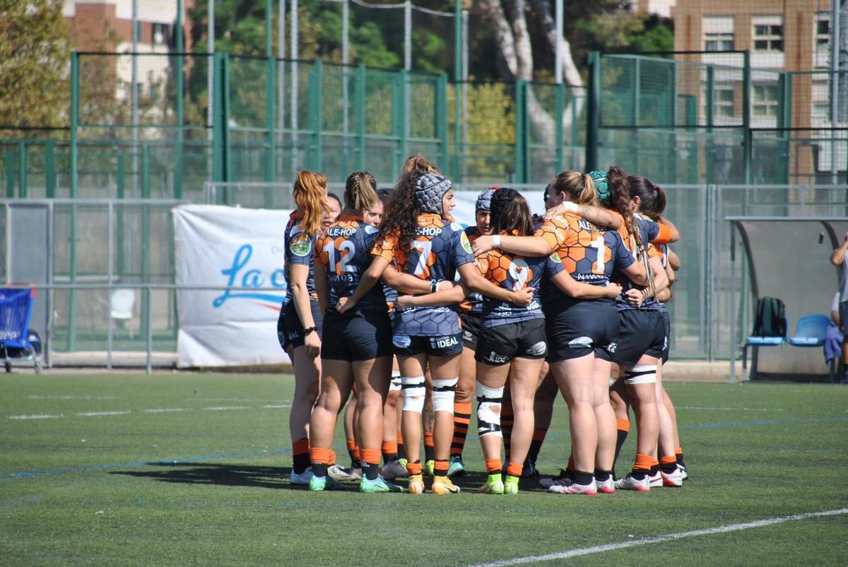 El equipo femenino de Les Abelles, tercero en la clasificación de la División de Honor B Femenina.