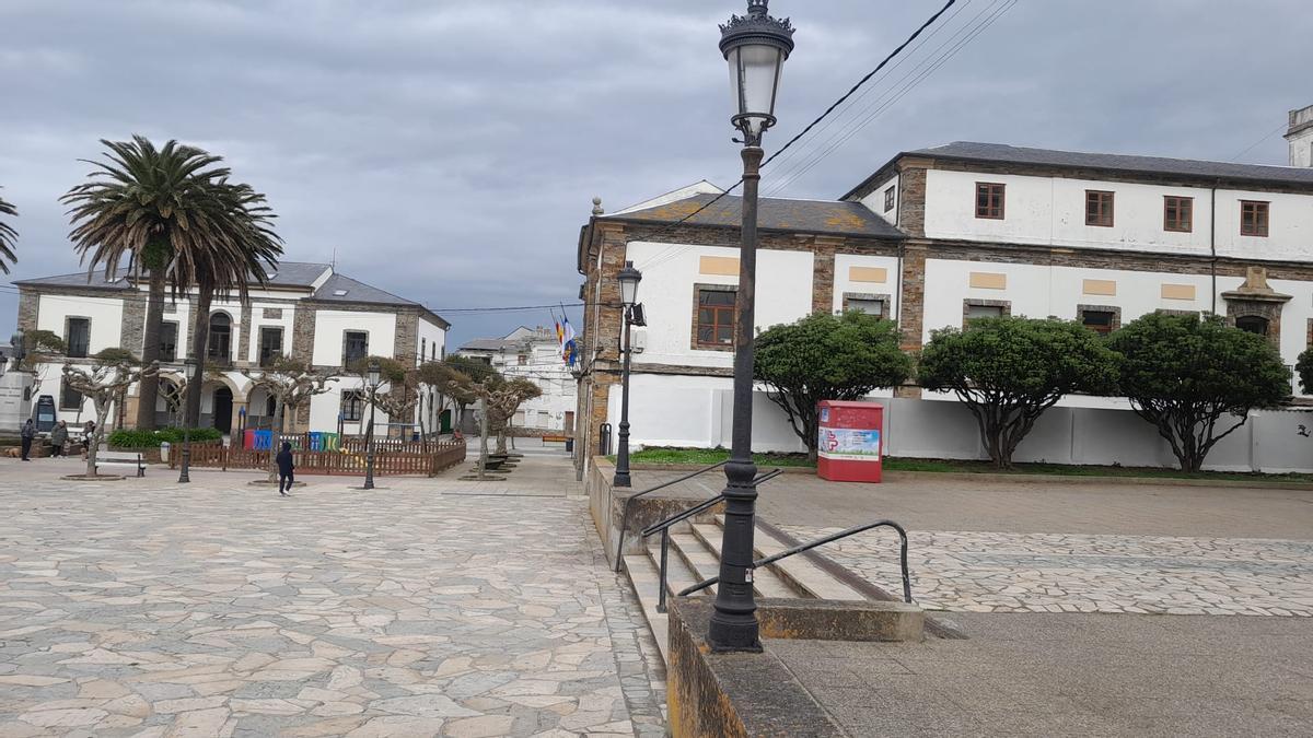 Una de las farolas del parque que serán objeto de restauración.