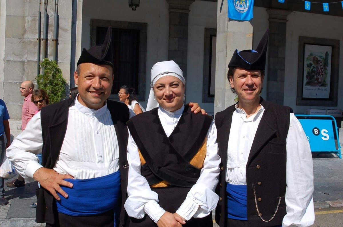 Con El Praviano y Guti, los otros dos directores de la banda.