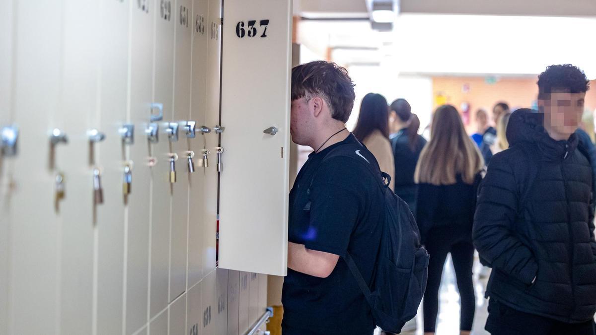 Los primeros psicólogos entran en las aulas de Alicante para combatir problemas como la depresión o el suicidio
