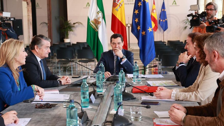 Moreno ofrece el &quot;máximo apoyo&quot; al Gobierno de España y pide rebajas fiscales para compensar los aranceles de EEUU