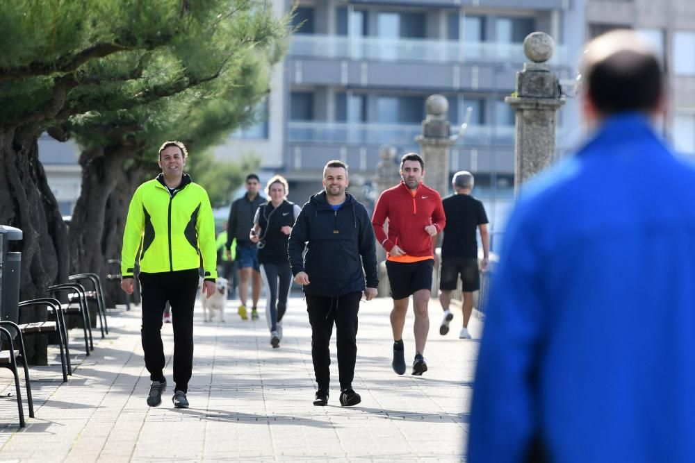 La desescalada llena los paseos de Silgar y Lourido