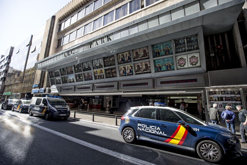 Halla a una mujer muerta en un cine del centro de Valencia