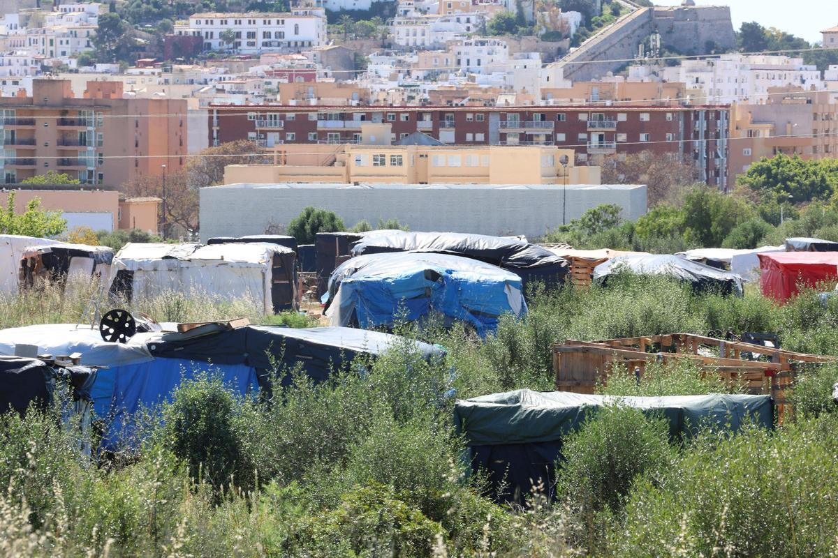 Todas las imágenes del asentamiento chabolista de sa Joveria, el más grande de Ibiza Todas las imágenes del asentamiento chabolista de sa Joveria, el más grande de Ibiza