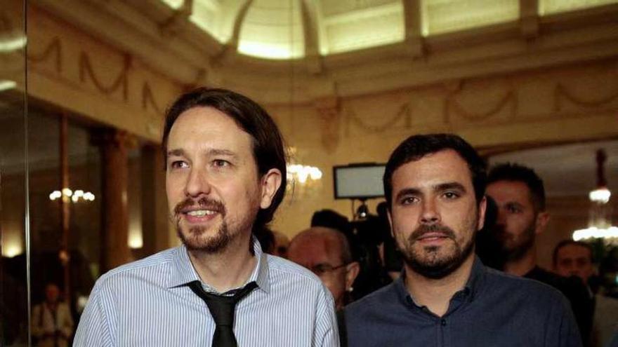 Iglesias y Garzón, juntos en un desayuno, ayer, en Madrid. // Reuters