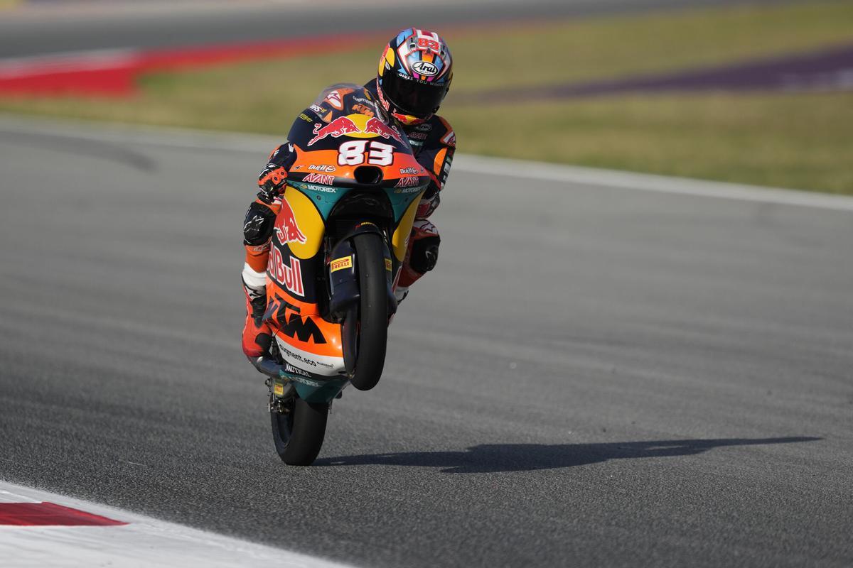 GRAFCAT1687. MONTMELÓ (BARCELONA), 05/09/2025.- El piloto español de Moto3 Álvaro Carpe (Red Bull KTM Ajo) durante los primeros entrenamientos libres del Gran Premio de Cataluña, que se disputará este domingo en el circuito de Barcelona-Cataluña en Montmeló. EFE/Alejandro García