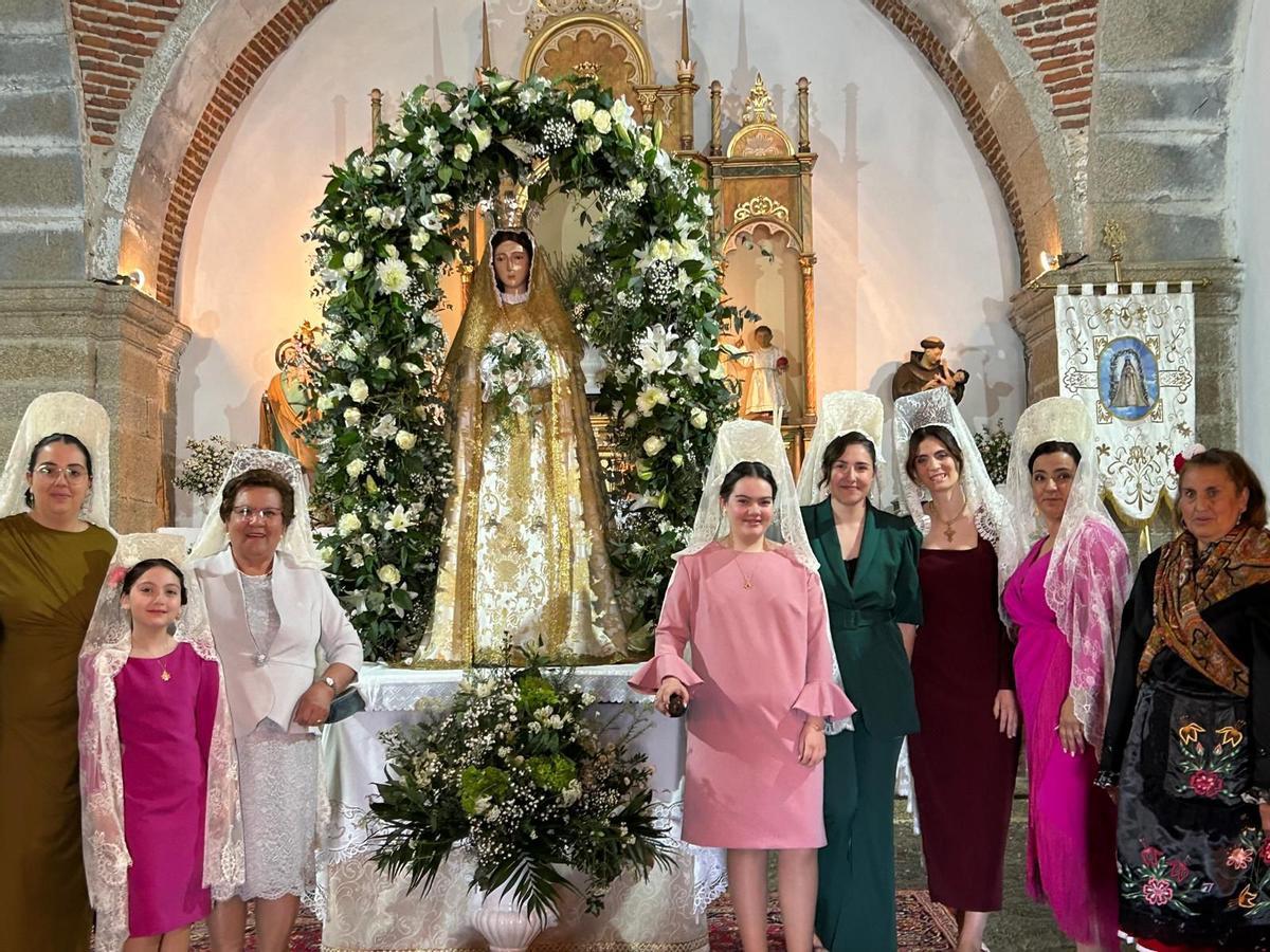 FOTOGALERÍA | El municipio cacereño de Zarza la Mayor se vuelca con el Domingo de los Tiros