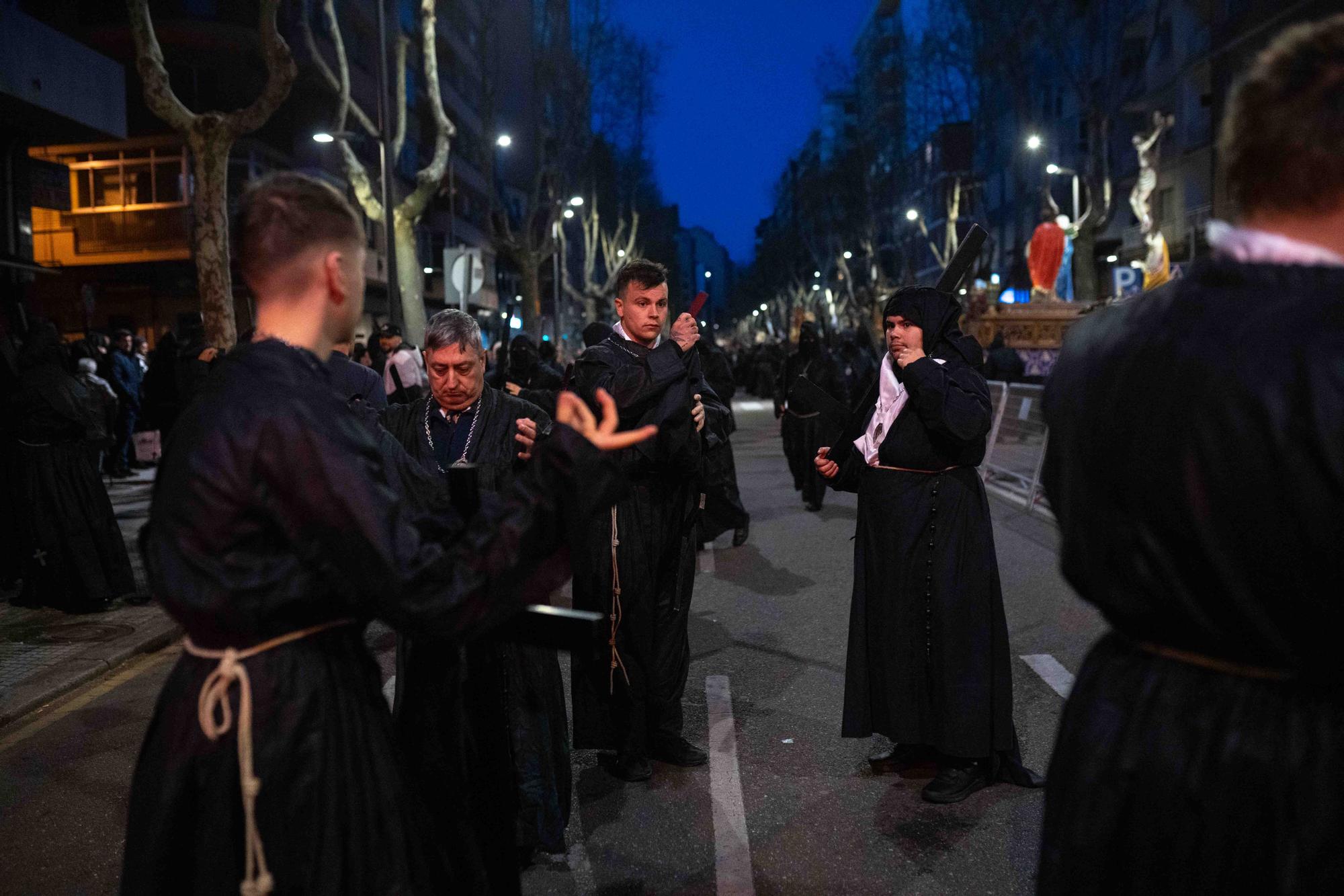 GALERÍA | La salida de Jesús Nazareno y las tradicionales sopas de ajo, en imágenes