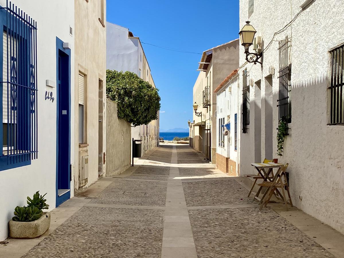 Calle en la Isla de Tabarca, Alicante.