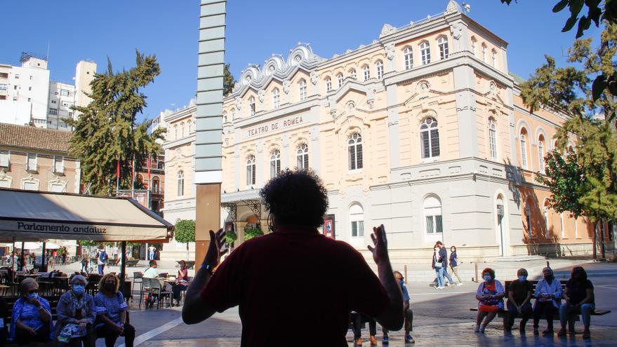 Los mayores dan un paseo literario de la mano de Paco López Mengual