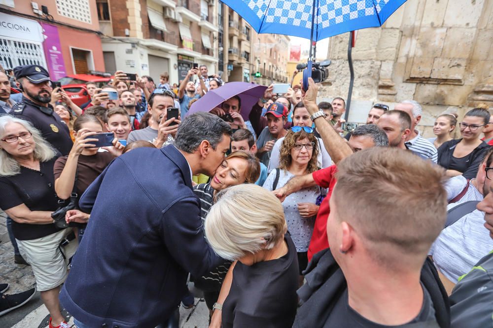 Gota fría en la Vega Baja: Pedro Sánchez, 10 minutos en Orihuela y sin hacer declaraciones.