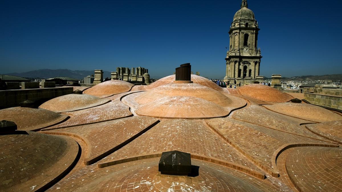 Vista general de la cubierta de la Catedral del año 2009, la famosa segunda piel que en 2011 ya presentaba grietas