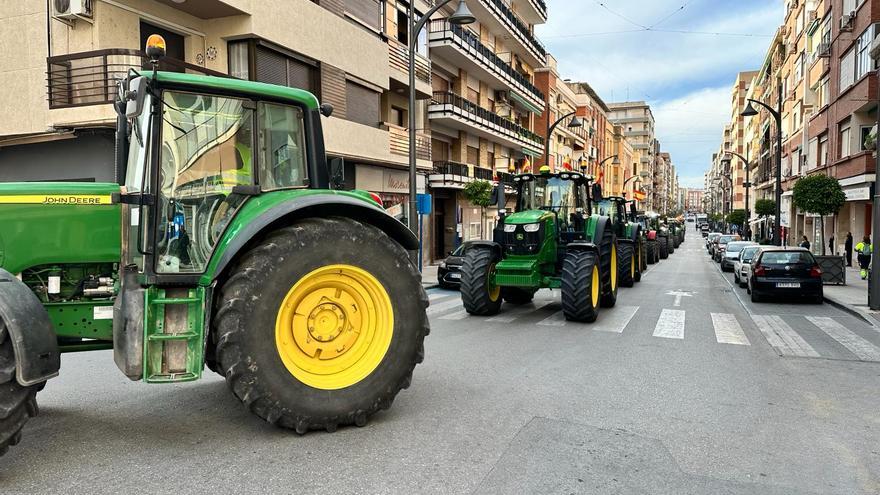 Los agricultores aseguran que se quedarán en Murcia &quot;los días que hagan falta&quot;