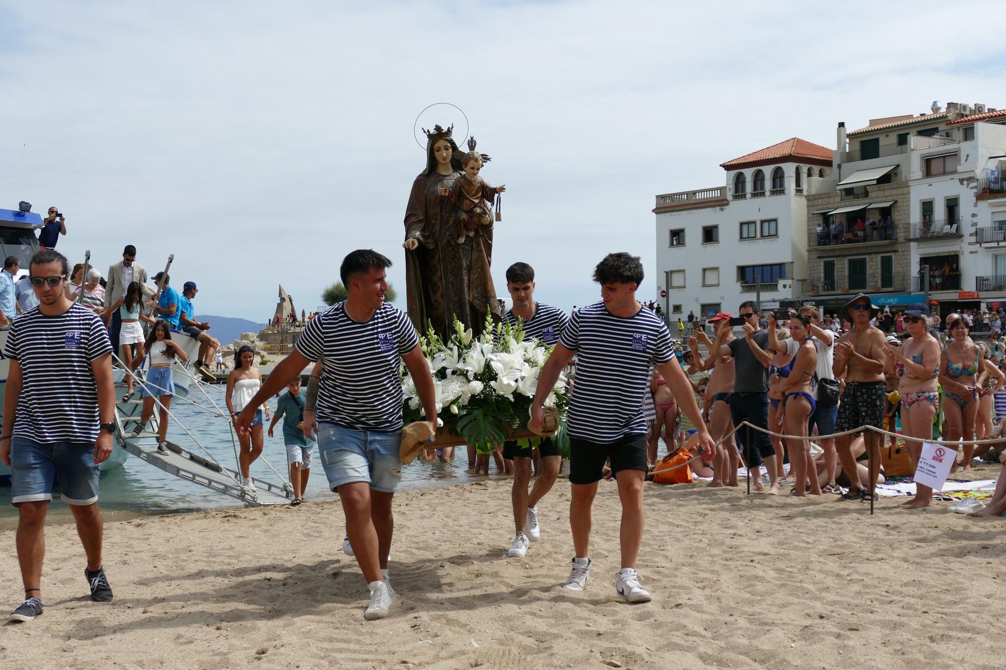 L'Escala rep de manera multitudinària a la Verge del Carme