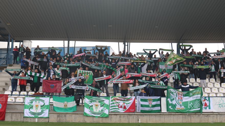 Los aficionados en el Talavera de la Reina-Córdoba CF