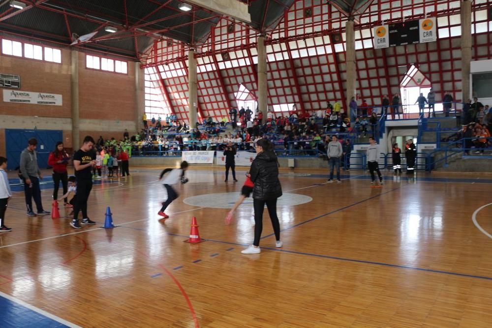 Jugando al atletismo en Alcantarilla