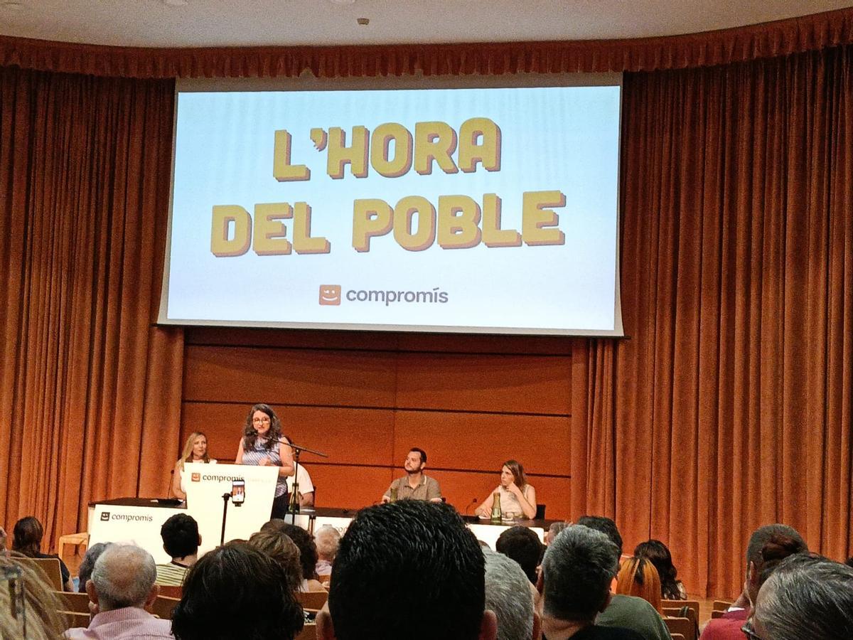 Mónica Oltra interviene ante la asamblea local de Compromís, este sábado.