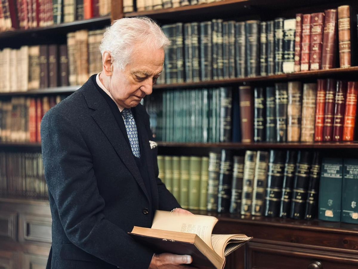 El doctor Carlos Infantes, presidente de la Real Academia de Medicina y Cirugía de Sevilla.