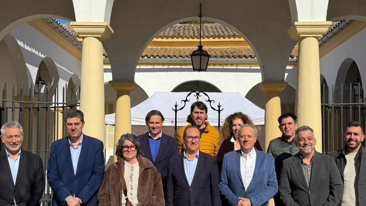Autoridades autonómicas y municipales, este jueves en Petra.