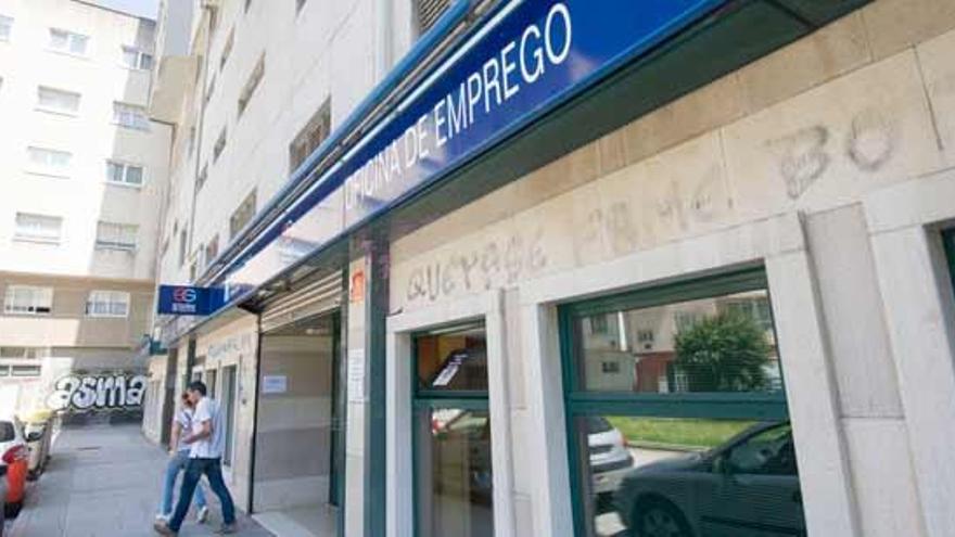 Cientos de gallegos en ERTE, sin cobrar por atasco del SEPE y errores de las empresas