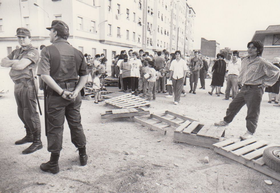 Asi fueron los precedentes del conflicto vecinal de las casitas rosas a finales de los años 80